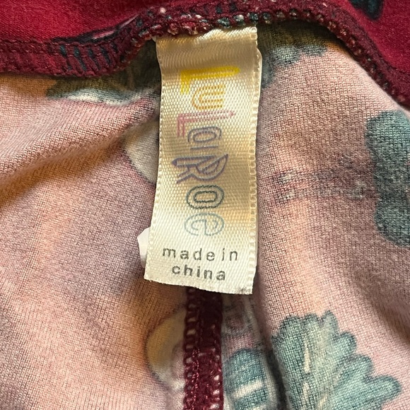 Lularoe winged skeleton leggings one size - Picture 4 of 5